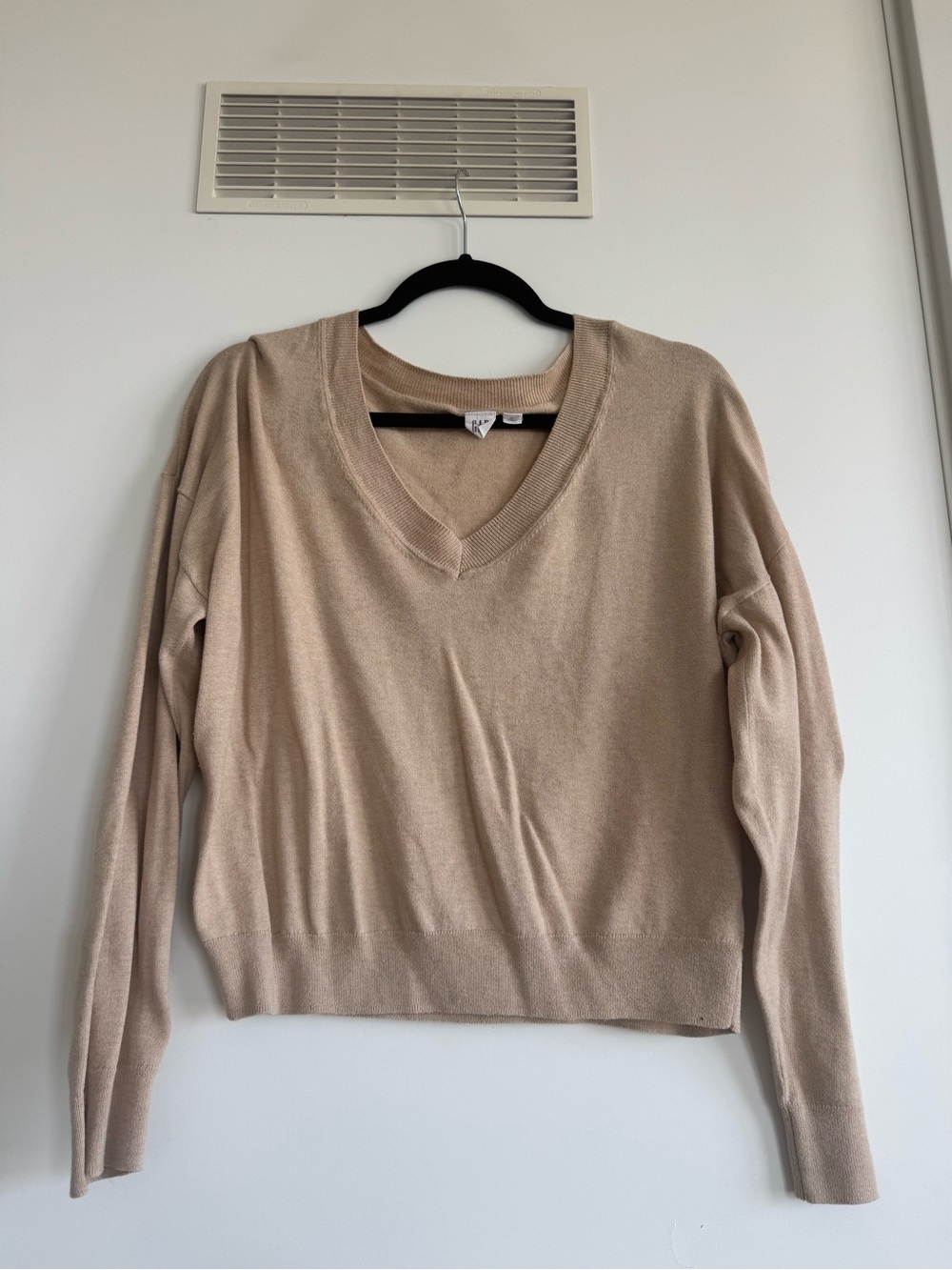 GAP Women's V-Neck Sweater in Light Beige